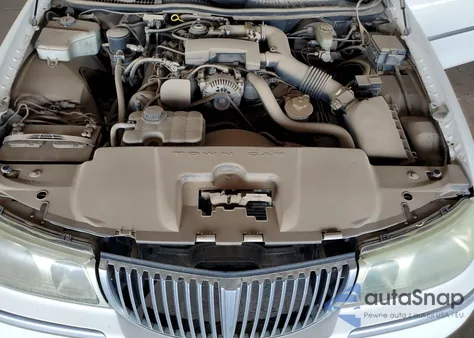 2002 Lincoln Town Car Signature from USA, damaged, VIN 1LNHM82W02Y661308